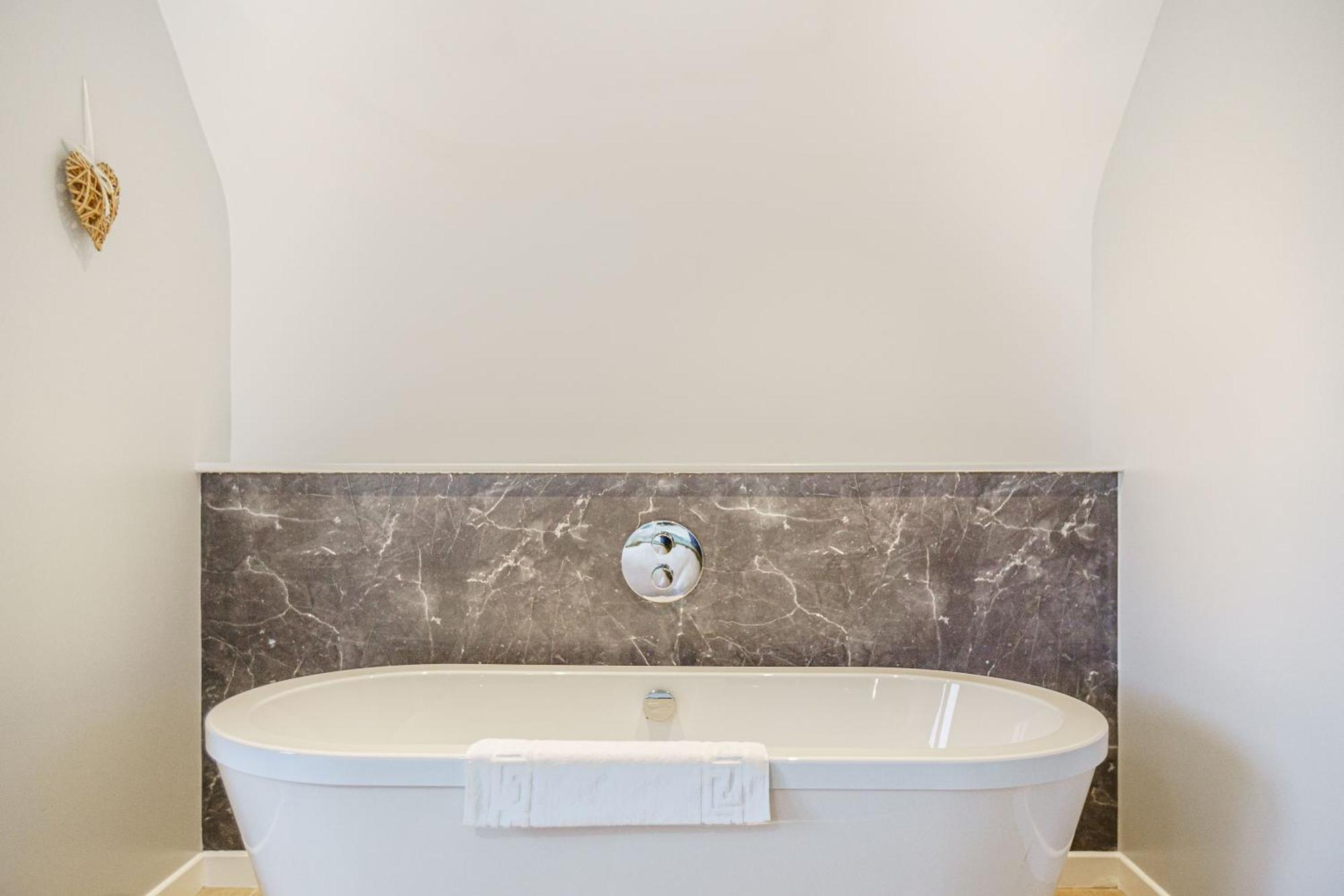 Lord Galloway 35 With Hot Tub Ньютон Стюарт Экстерьер фото